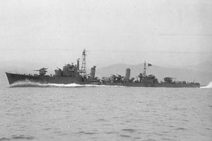 450px-Japanese destroyer Momo 1944.jpg